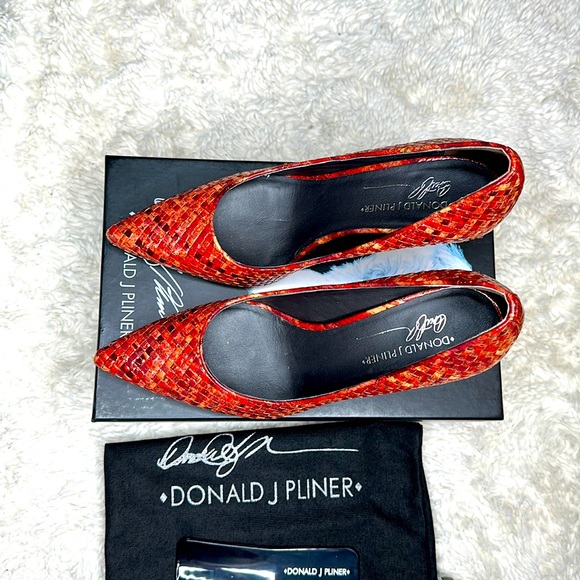 : Donald J. Pliner Patent Leather Animal Print Pumps Size: 9 | US 9 - Picture 5 of 6